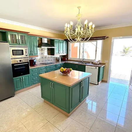 فيلة La Perla Exotica